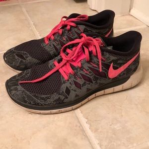 Nike Free SIZE 9 in Snake Skin Black/Pink Combo
